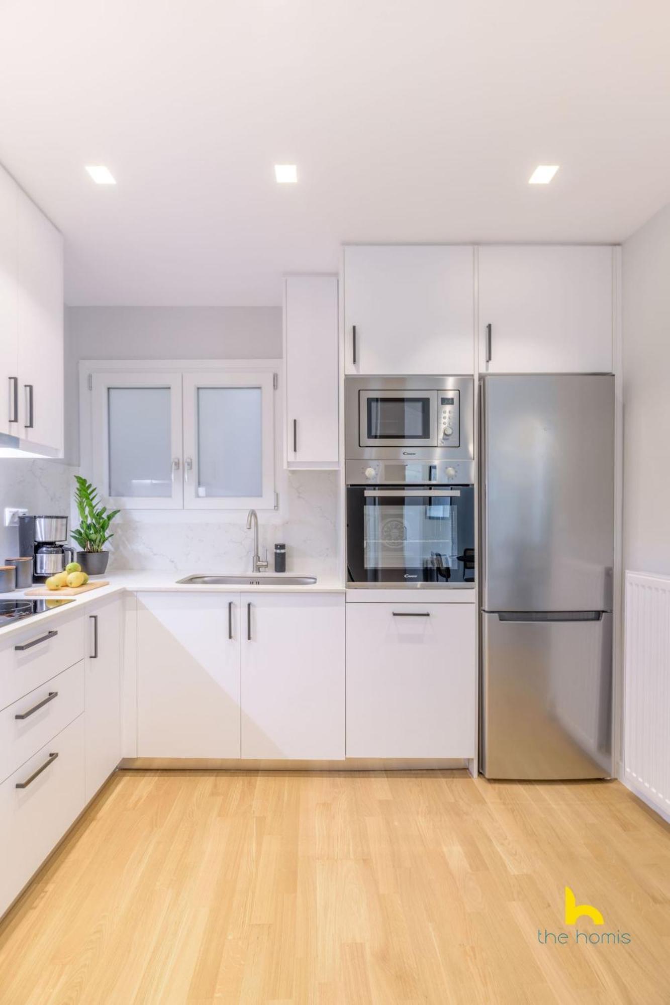 Sun-Splashed 2-Bdr Corner Apartment With Hillside Views! Афины Экстерьер фото