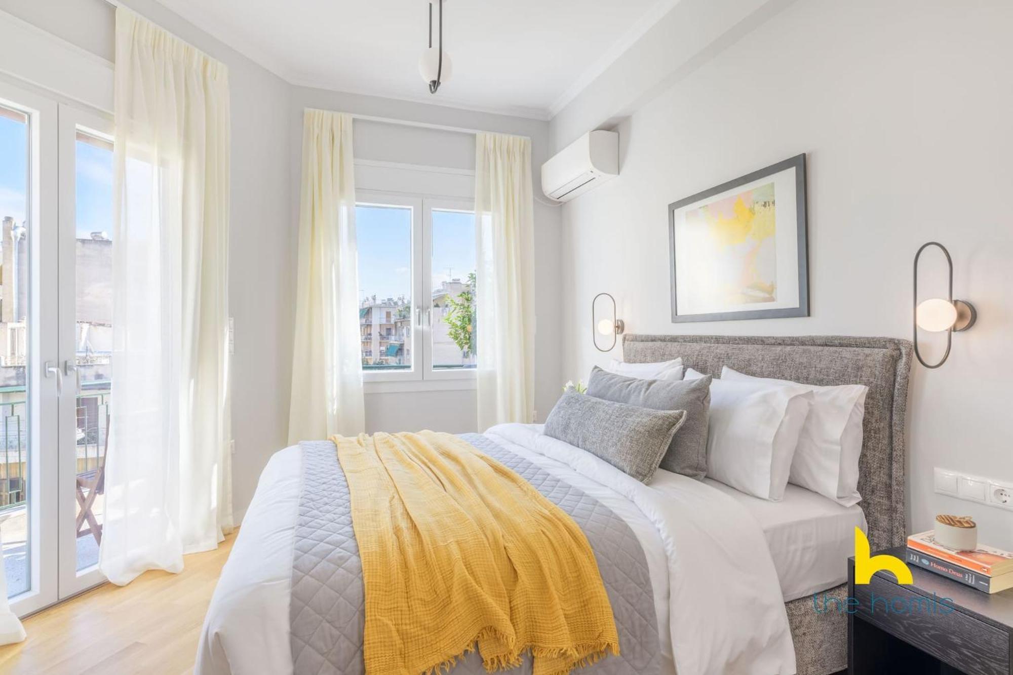 Sun-Splashed 2-Bdr Corner Apartment With Hillside Views! Афины Экстерьер фото